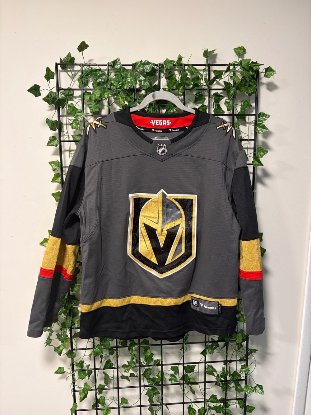 Fanatics Vegas NHL Gray and Red Jersey Collar Detail